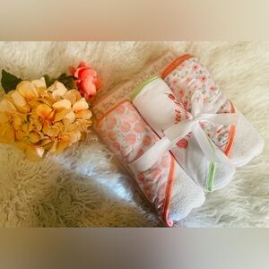 NWT Sweet as a Peach 3 Piece Hooded Towel Set for Baby